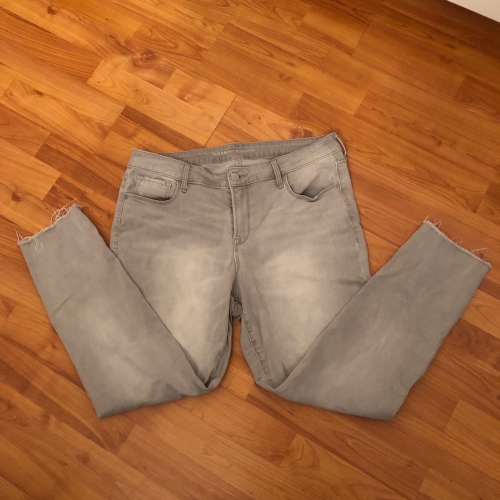 Old navy Rockstar size 14 gray capris
